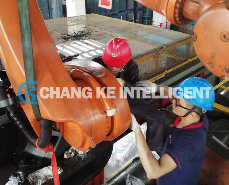 Repair the gearbox and balance cylinder of the KUKA robot