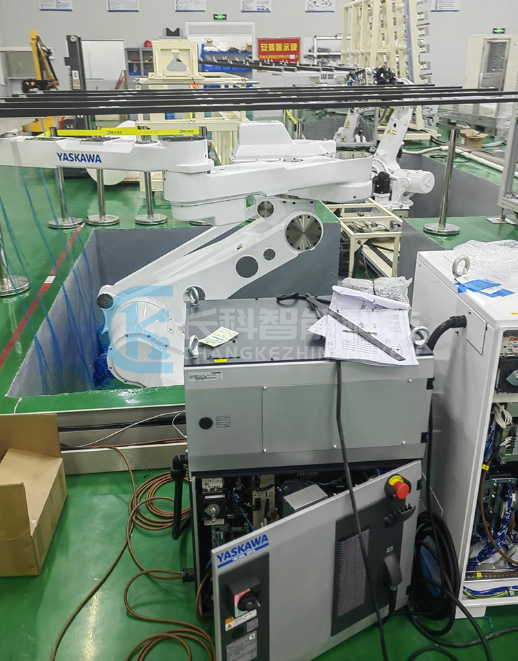 安川顯示面板上下料機(jī)器人集成